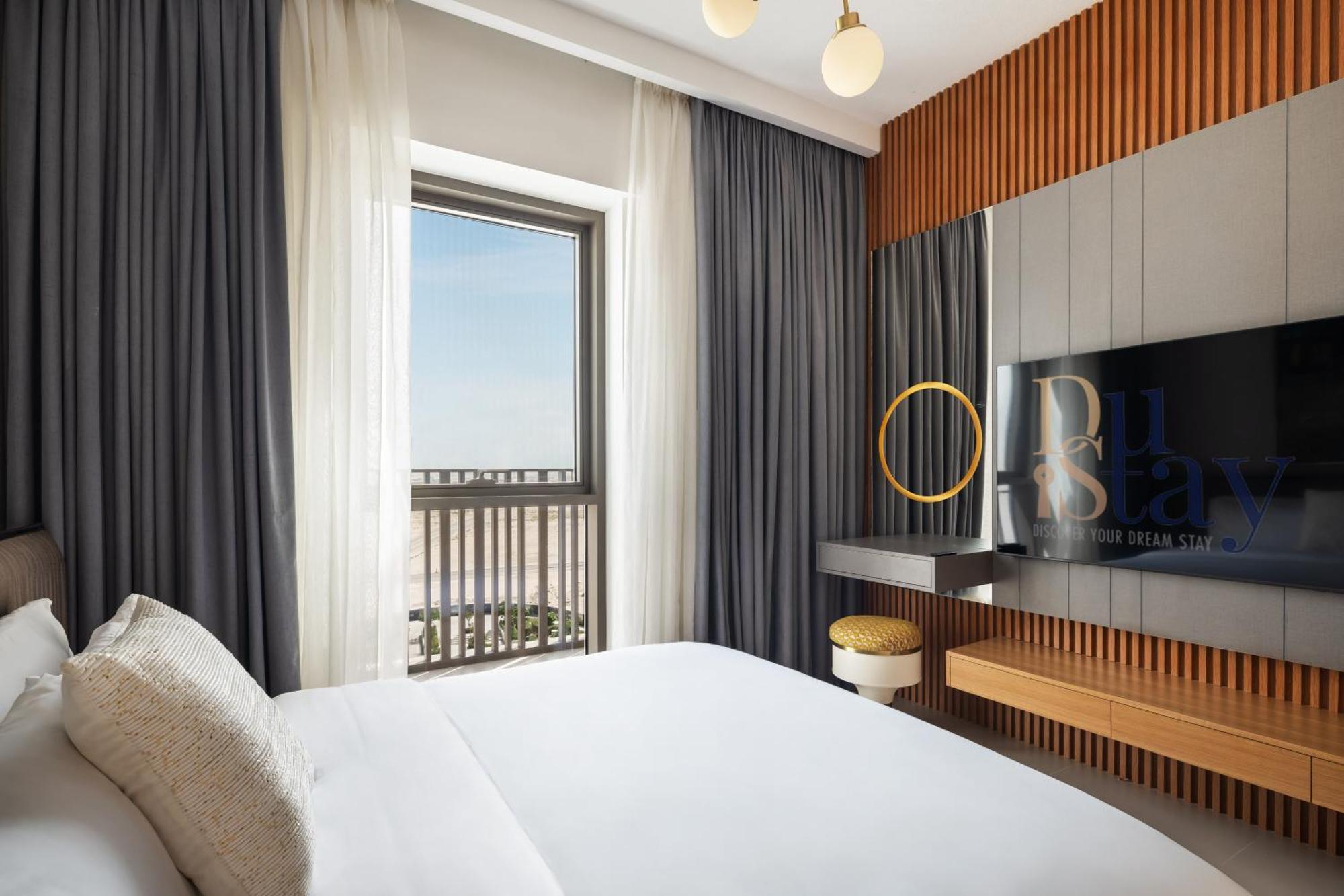 Luxurious Apartment, Creek Harbour - By Dustay * Dubai